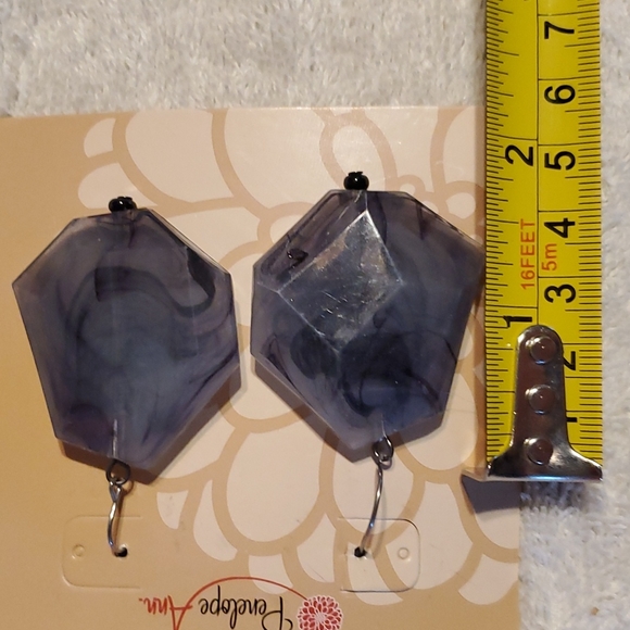 'Stonehenge" Earrings, light weight grayish/black with darker swirls. Rock shape - Picture 2 of 7